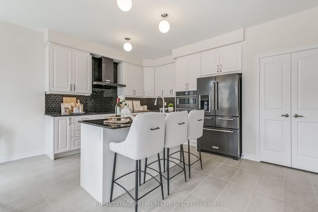 799 Apple Terr, House other with 5 bedrooms, 4 bathrooms and 2 parking in Milton ON | Image 13