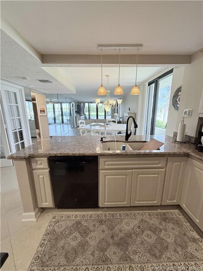 7 - 10600 S Ocean Dr, Condo with 2 bedrooms, 2 bathrooms and null parking in Jensen Beach FL | Image 8