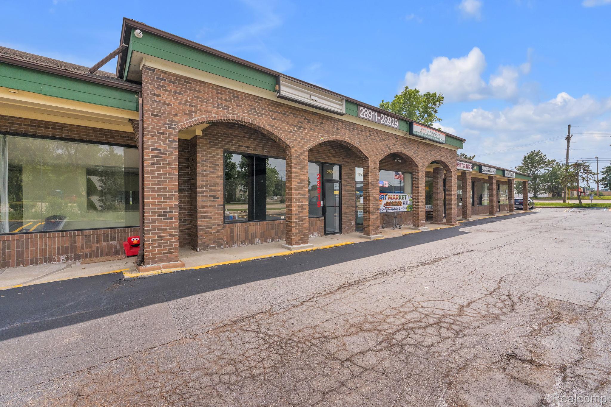Commercial Lease in Livonia 3