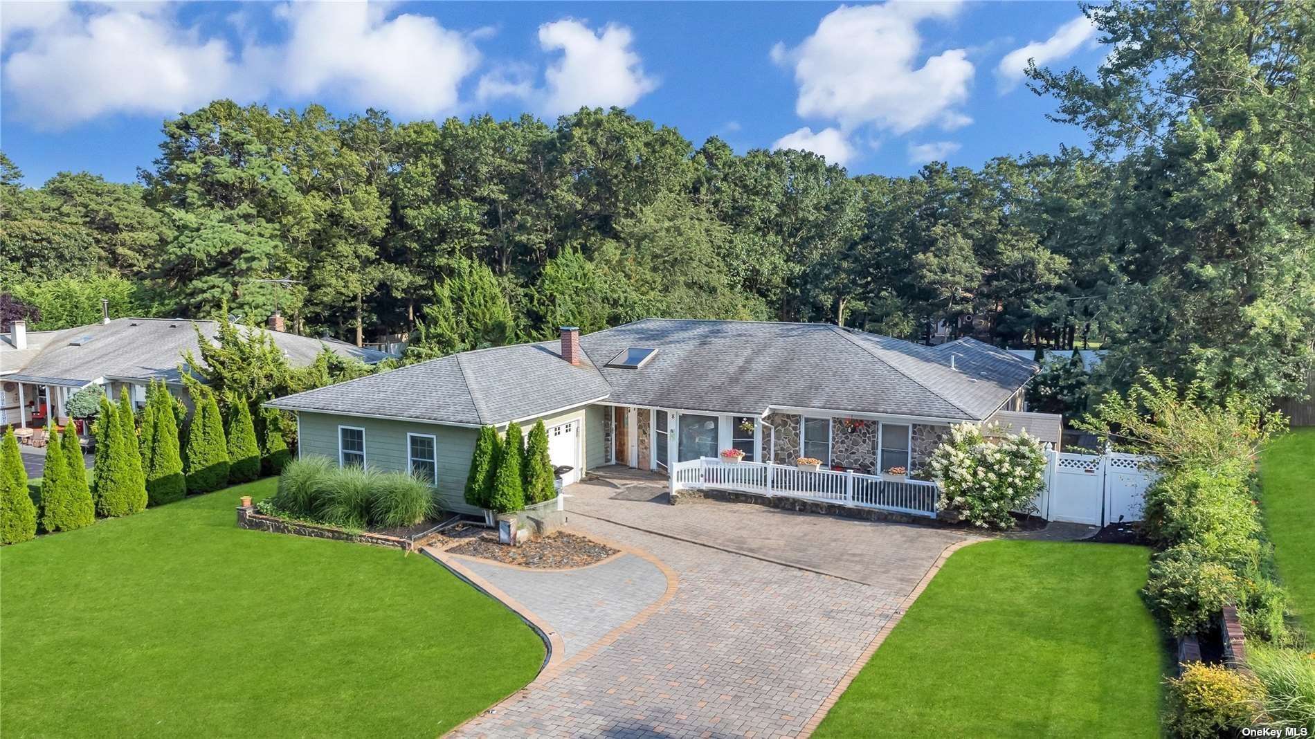 Berwyn Dr, Ronkonkoma, NY 11779