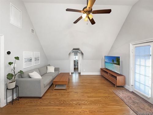 2-104 Woolsey Ave, Glen Cove, NY, 11542-1808 | Card Image