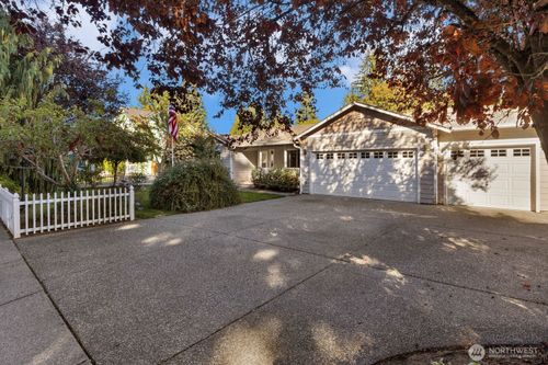 12007 35th Ave Ne, Marysville, WA, 98271-7451 | Card Image