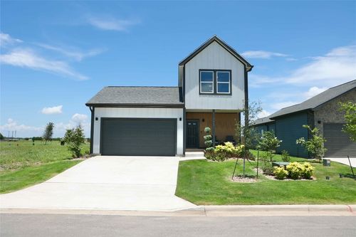 2017 Applewood Dr, Lockhart, TX, 78644-5286 | Card Image