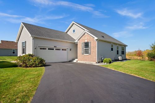 9111 Marks Ct, Huntley, IL, 60142-4504 | Card Image