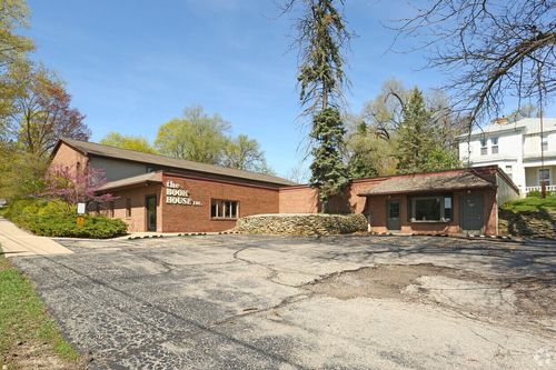 216 W Chicago St, Jonesville, MI, 49250-1108 | Card Image