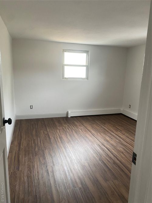 87 Saint George Dr, Shirley, NY, 11967-4313 | Card Image