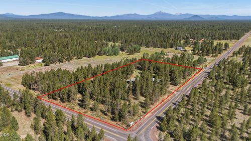 52425 Meadow Ln, La Pine, OR, 97739-9473 | Card Image