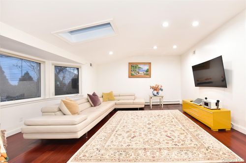 116 Nottingham Rd, Manhasset Hills, NY, 11040-2214 | Card Image