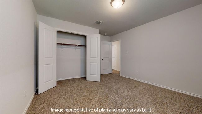 604 Sydney Blvd, House other with 5 bedrooms, 3 bathrooms and 3 parking in Thorndale TX | Image 16