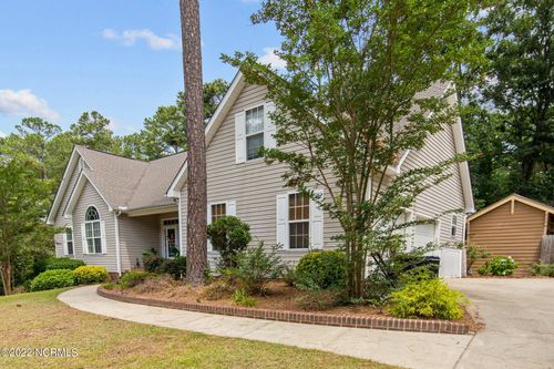 255 W Hedgelawn Way, Southern Pines, NC, 28387-7141 | Card Image
