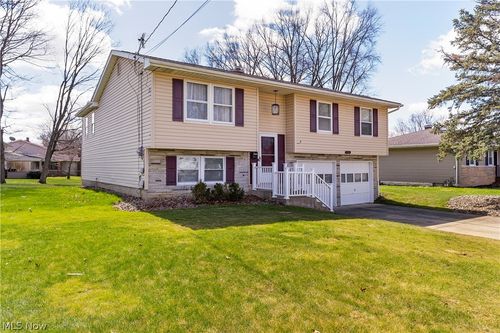 4829 Pine Trace St, Youngstown, OH, 44515-4817 | Card Image