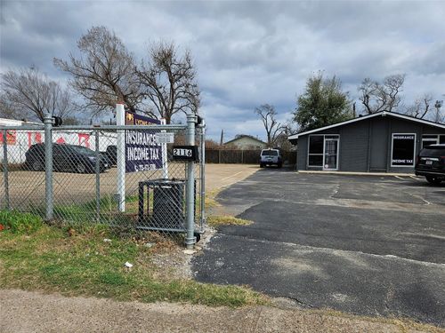 2116 Lockwood Dr, Houston, TX, 77020-4422 | Card Image