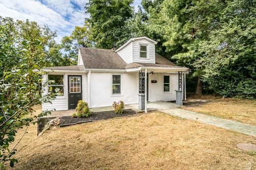 204 Dogwood St, WAYNESBORO, VA, 22980-3804 | Card Image