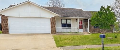 1400 Damon Dr, Pryor, OK, 74361-4416 | Card Image