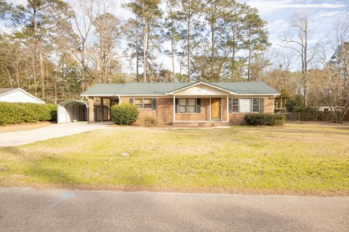 105 Pinewood St, Walterboro, SC, 29488-3639 | Card Image