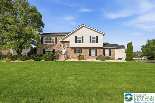 130 Debbie Ln, Palmer Twp, PA, 18045-7921 | Card Image
