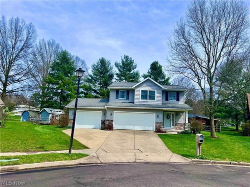 105 Poolview Cir, Dover, OH, 44622-9569 | Card Image