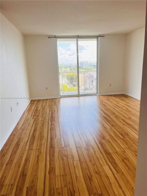 apt-806-900 Sw 8th St, Miami, FL, 33130-3753 | Card Image