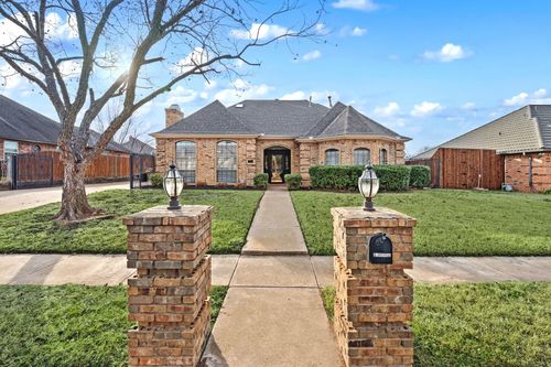 3528 Meadowside Dr, Bedford, TX, 76021-3545 | Card Image