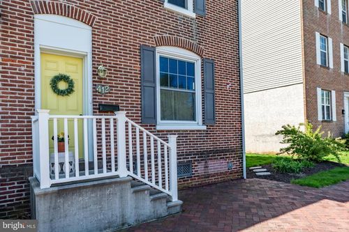 412 Rhoads Ave, BOYERTOWN, PA, 19512-1621 | Card Image