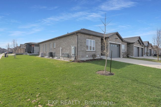 800 Baker Ave S, House attached with 3 bedrooms, 3 bathrooms and 2 parking in Listowel ON | Image 4