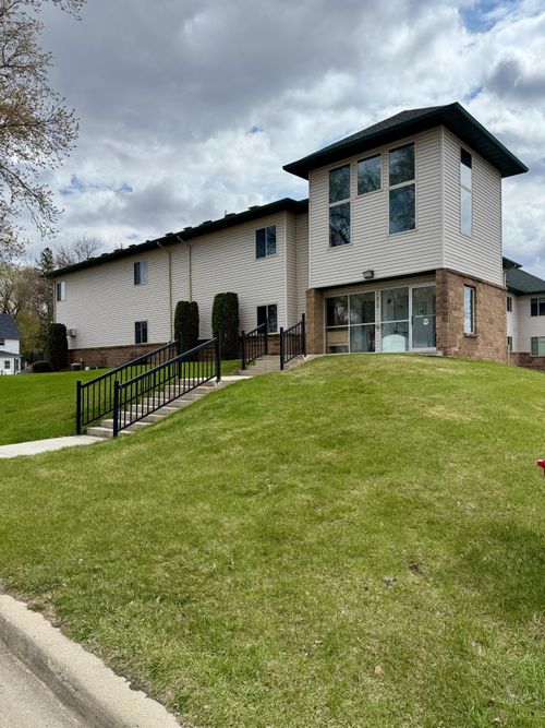 106-912 Hawthorne St, Alexandria, MN, 56308-1889 | Card Image