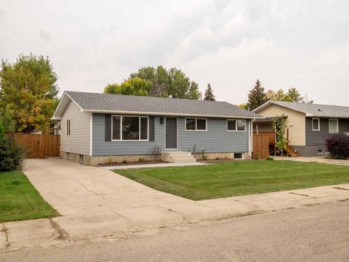 1818 10a Street, Coaldale, AB, T1M1A6 | Card Image