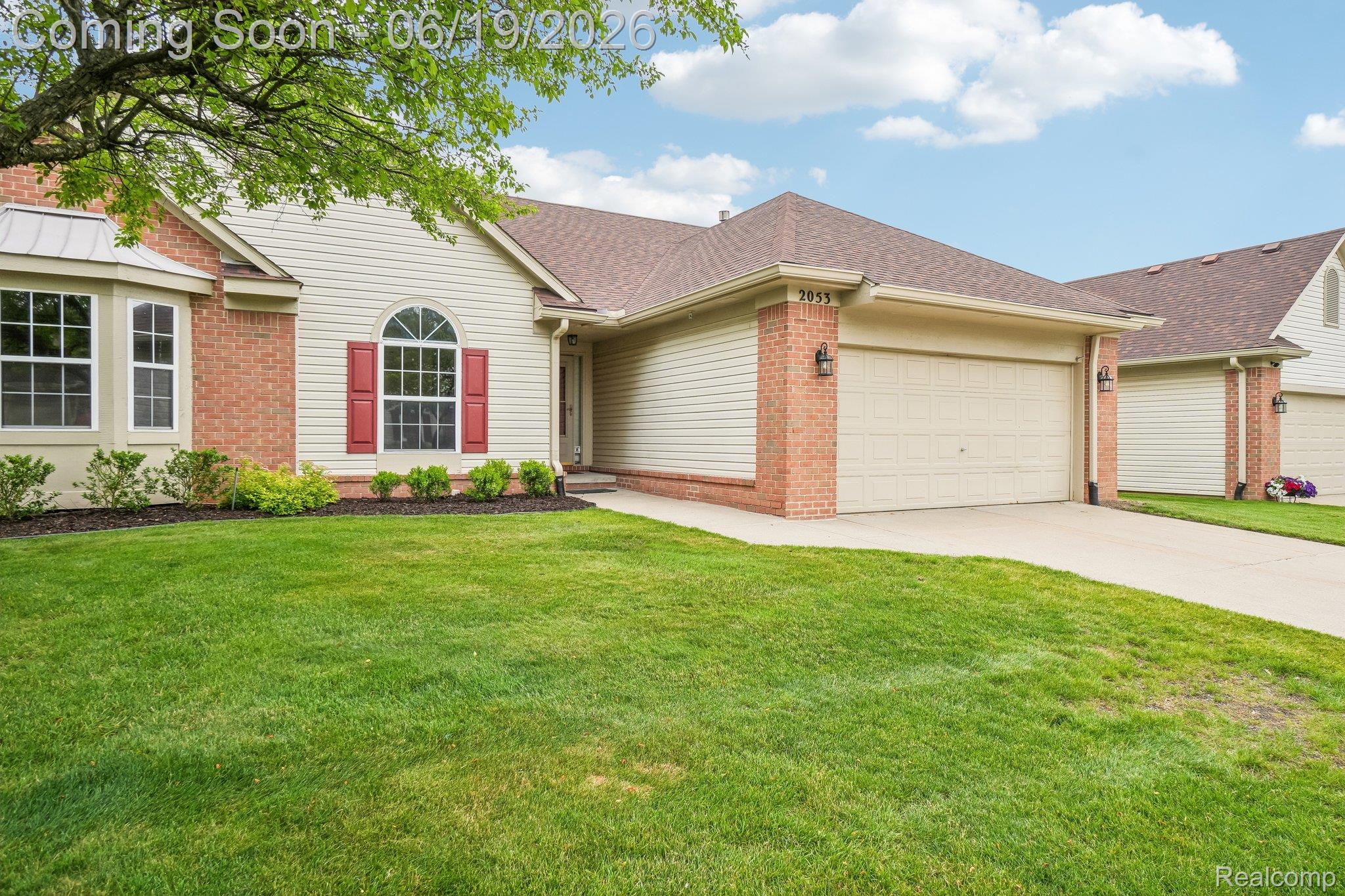 Residential in Commerce Charter Township 3