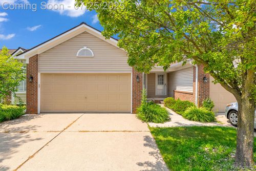 17580 Freedom Ln, Brownstown, MI, 48193-4583 | Card Image