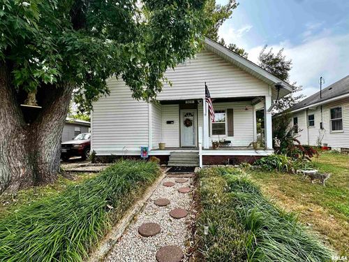 305 W Lincoln St, Harrisburg, IL, 62946-2007 | Card Image