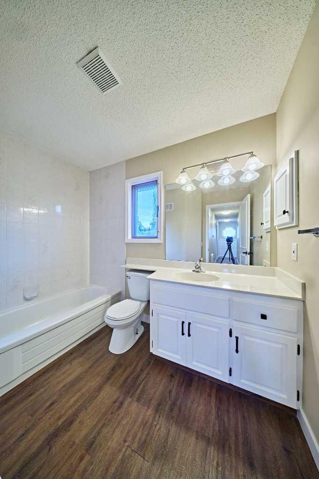 2811 Signal Hill Drive Sw, Home with 4 bedrooms, 3 bathrooms and 4 parking in Calgary AB | Image 26