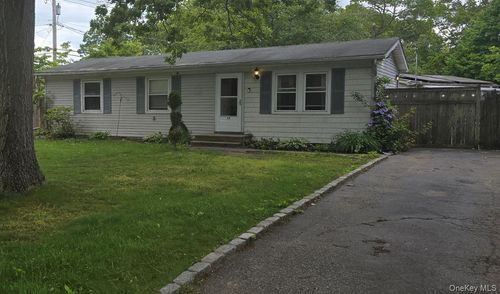 16 Sagewood Dr, Shirley, NY, 11967-3717 | Card Image