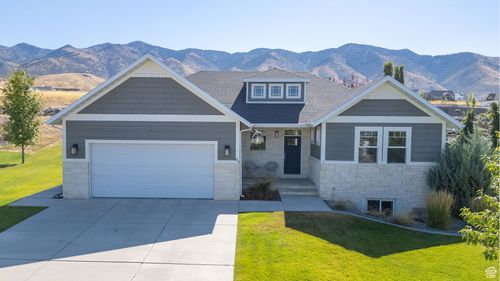 84 N 820 E, Hyde Park, UT, 84318-3924 | Card Image