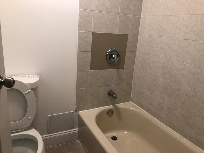 APT-408 - 2450 Ne 135 Th St, Condo with 1 bedrooms, 1 bathrooms and null parking in North Miami FL | Image 5