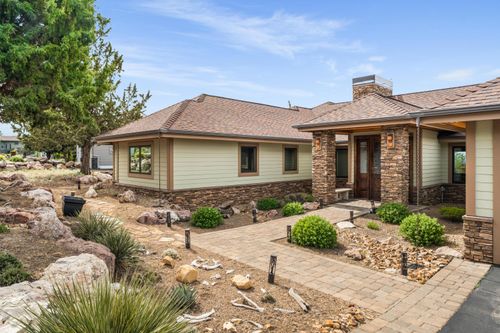 10715 Rockside Ct, Redmond, OR, 97756-7401 | Card Image