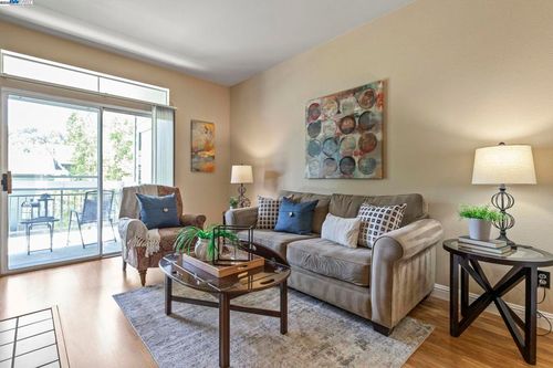 e-8040 Mountain View Dr, Pleasanton, CA, 94588-4743 | Card Image