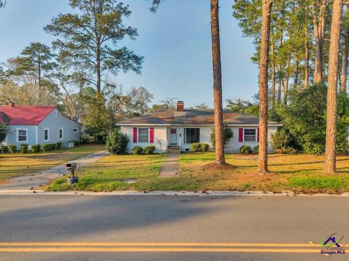 715 E 17th Ave, Cordele, GA, 31015-1733 | Card Image