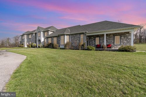 890 Hobart Rd, HANOVER, PA, 17331-9688 | Card Image