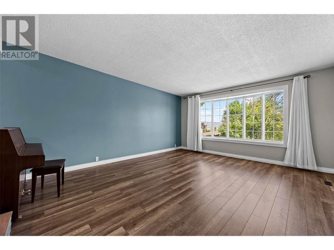 135 Whiteshield Cres, House other with 5 bedrooms, 3 bathrooms and null parking in Kamloops BC | Image 10