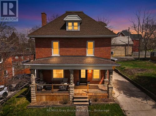 131 2nd Ave Sw, Chesley, ON, N0G1L0 | Card Image