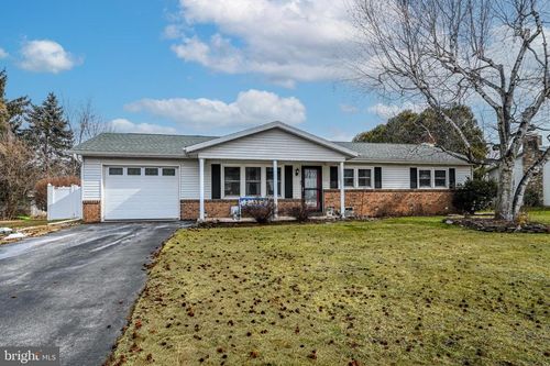 3541 Village Rd, DOVER, PA, 17315-4435 | Card Image