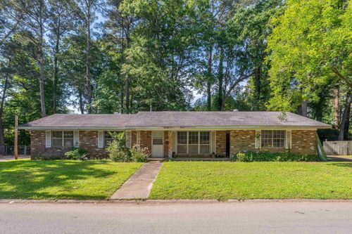 2047 Elaine Cir, Arkadelphia, AR, 71923-6621 | Card Image