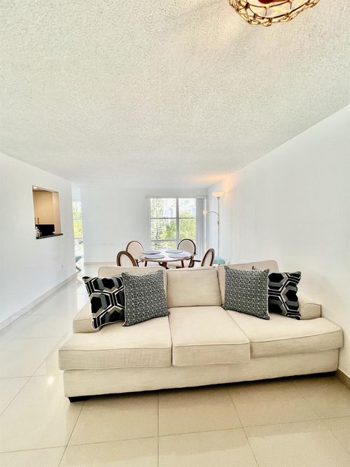 416-17570 Atlantic Blvd, Sunny Isles Beach, FL, 33160-2838 | Card Image