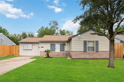 7733 St Lo Rd, Houston, TX, 77033-2840 | Card Image