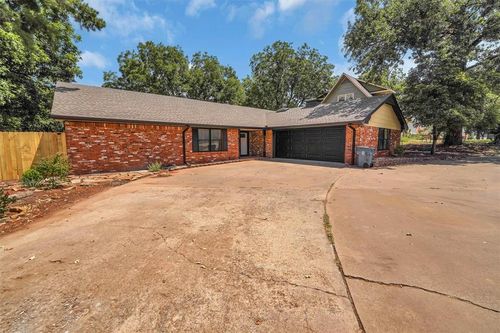 605 N College St, Cordell, OK, 73632-3432 | Card Image