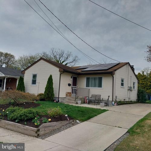 429 W 1st Ave, RUNNEMEDE, NJ, 08078-1545 | Card Image