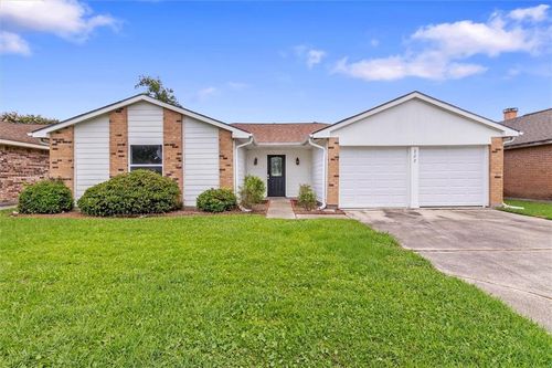 222 Queen Anne Dr, Slidell, LA, 70460-8411 | Card Image
