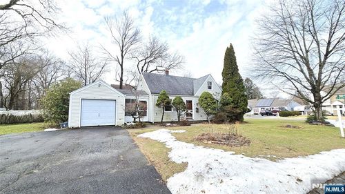 21 Romondt Rd, Pompton Plains, NJ, 07444-1840 | Card Image