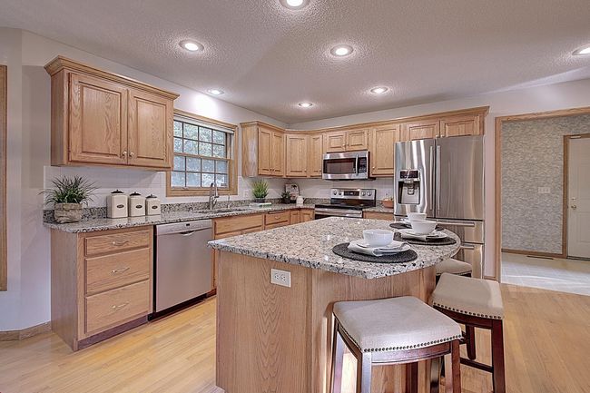 Kitchen (view 1 of 5) - Premium granite and stainless appliances! | Image 4