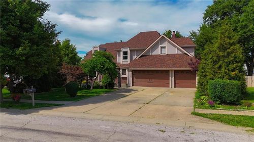 4100 Shady Lane Dr, Gladstone, MO, 64119-5019 | Card Image